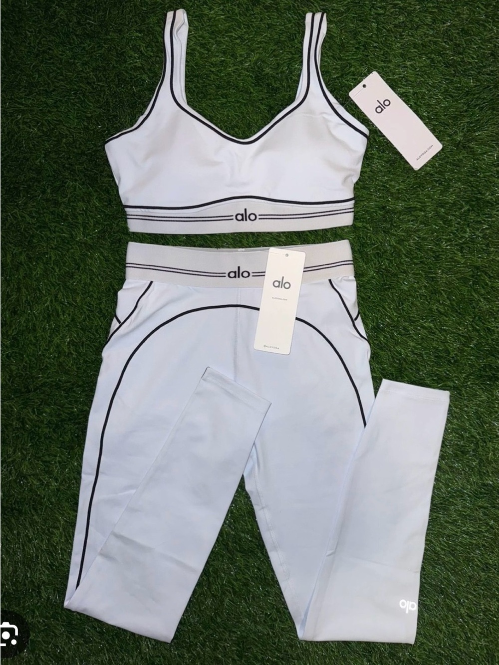 ALO Yoga White High-Waist Legging & Sports Bra Set with Black Trim medium size